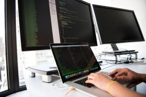Como descobrir onde um site está hospedado